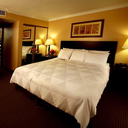 Buena Park Grand Hotel & Suites Phòng bức ảnh